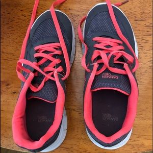 Danskin now gymnastics shoes sz 6